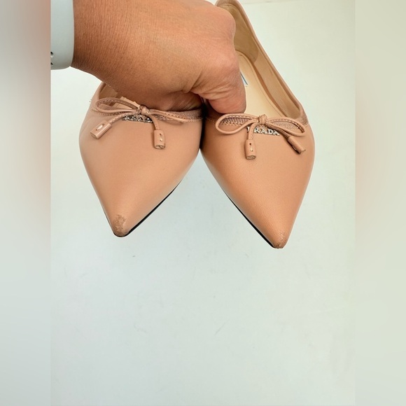 Prada Beige/Nude leather logo embellished bowtie pointed toe ballerina flats 40 - Picture 2 of 7